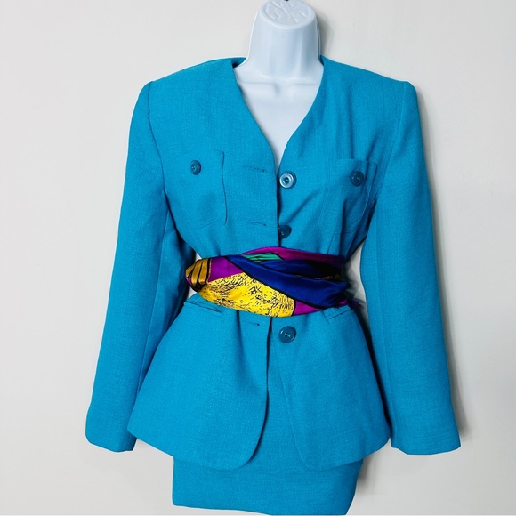 Vintage Azure Blue 2pc Blazer & Skirt Suit Size 6 - Picture 12 of 13